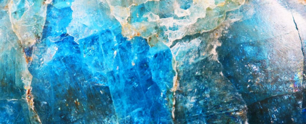 Apatite Bleue : Propriétés et Bienfaits en Lithothérapie